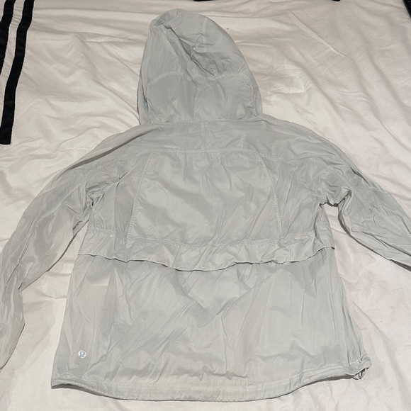 Lululemon windbreak - Picture 3 of 4
